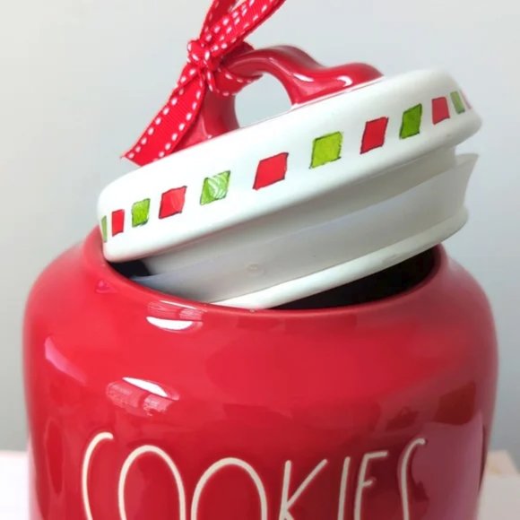🎄NEW 2022 Rae Dunn by Magenta Cookie Jar 🍪 - Picture 3 of 4